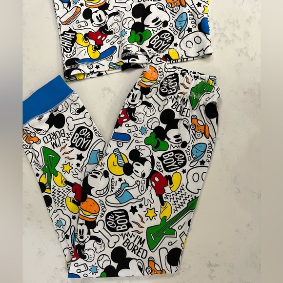 NWT 🖤 Disney boy pajama set 🐭 size - 6 years ✨ - Picture 3 of 8